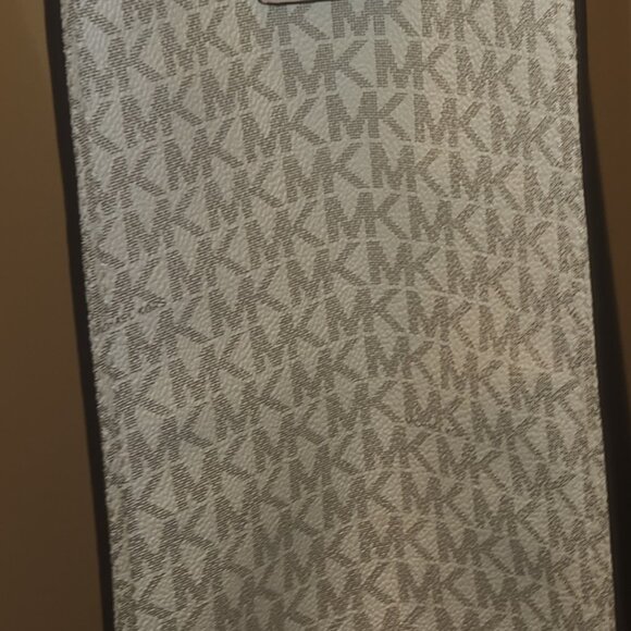 Michael Kors Kenly Tote - Picture 3 of 16